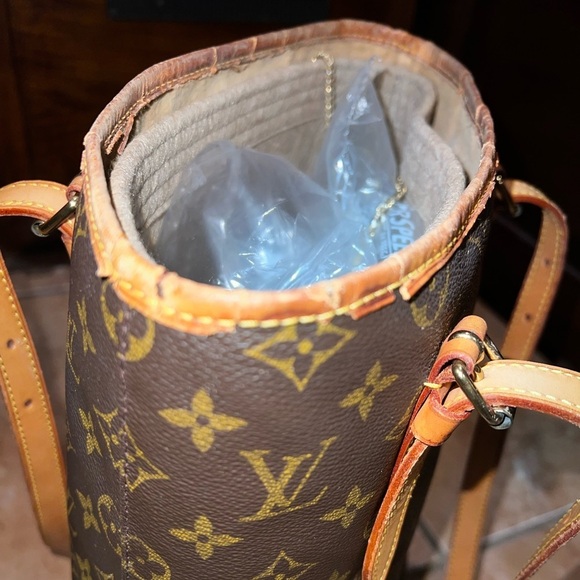Authentic Louis Vuitton vintage bucket bag. - Picture 7 of 10